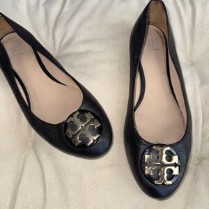 Tory Burch Claire Pebbled‎ Leather Ballet Flat Gold Logo Black 7.5.  4634